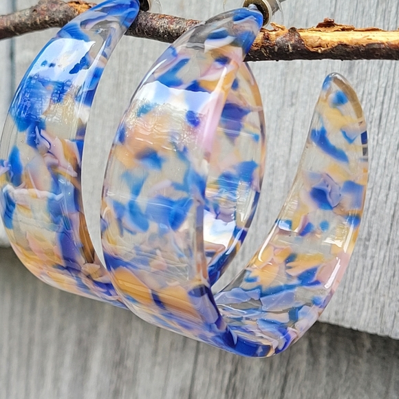 • Jewelry - Retro resin hoops
